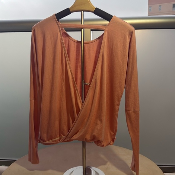 Onzie :Long Sleeve Wrap Back - Picture 2 of 4